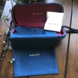 Stunning Brand New Navy Gucci Case